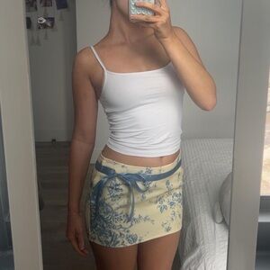 PrettyLittleThing Blue and Cream Floral Mini Skirt